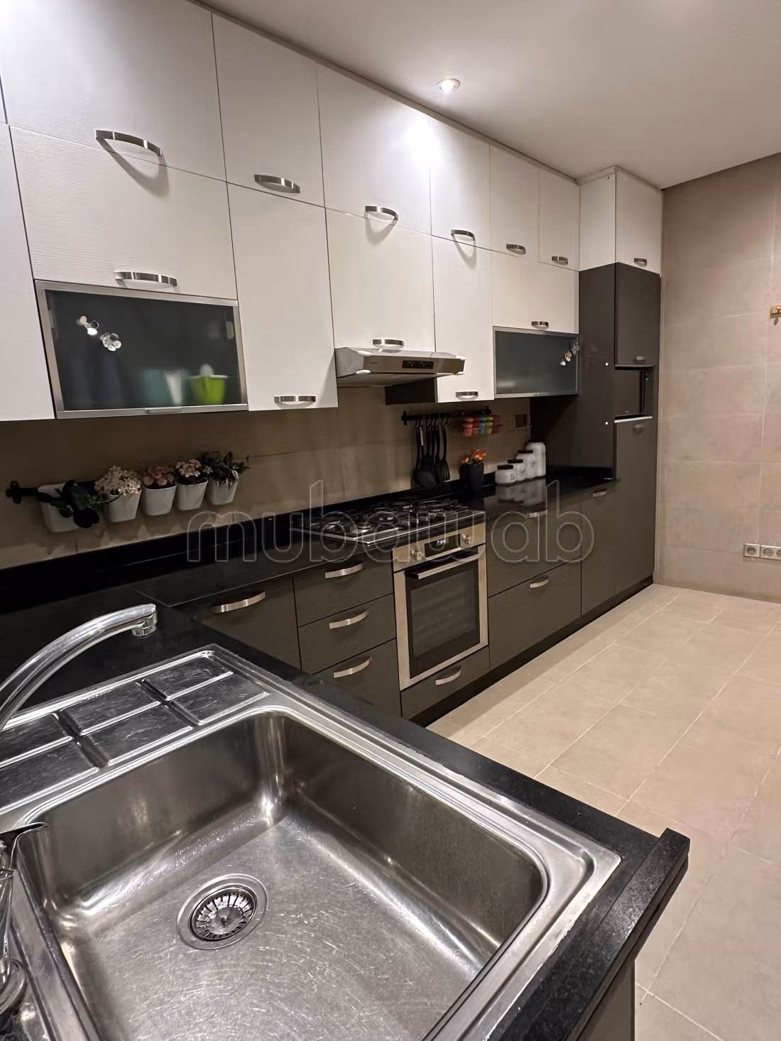 Appartement meublé de 3 chambres à prestigia