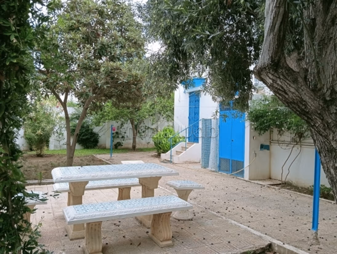 Rent your house in La Marsa. Small area 300 m². Attic
