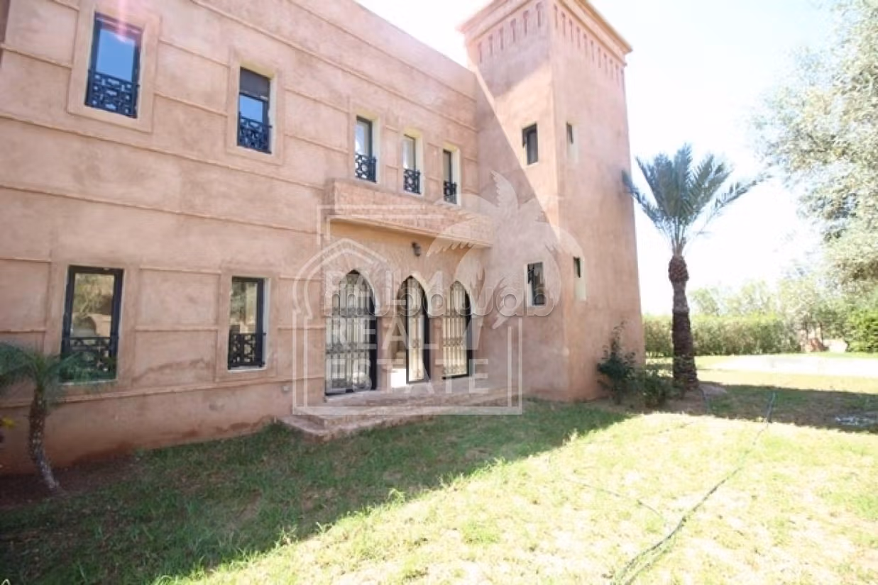 Villa Riad a vendre sur la route de fes