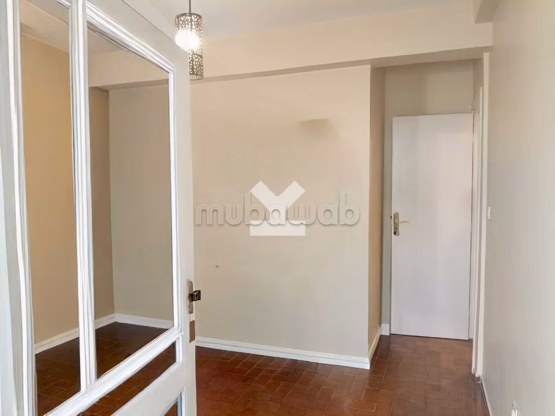 Apartment for sale in Les princesses. 6 rooms. Basement