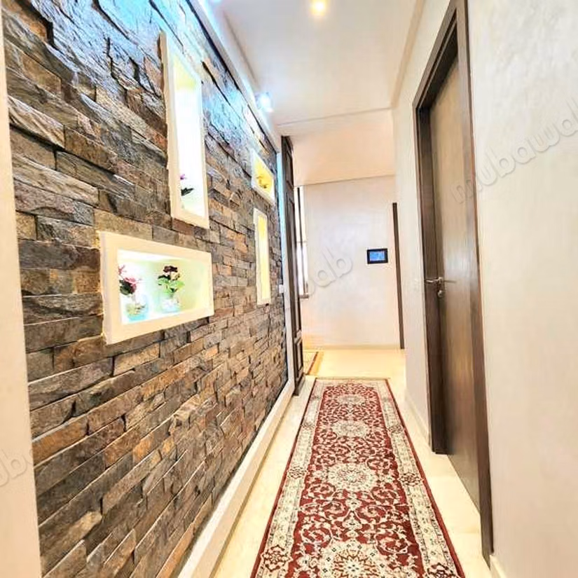 Apartment for sale. 5 large living areas. Lift and terrace