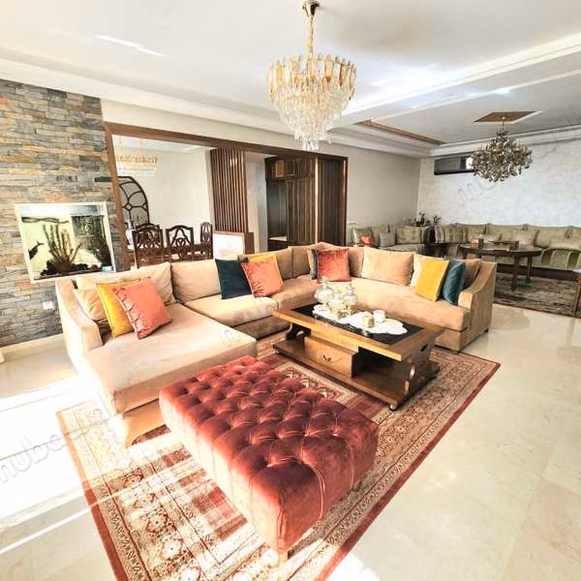 Apartment for sale. 5 large living areas. Lift and terrace