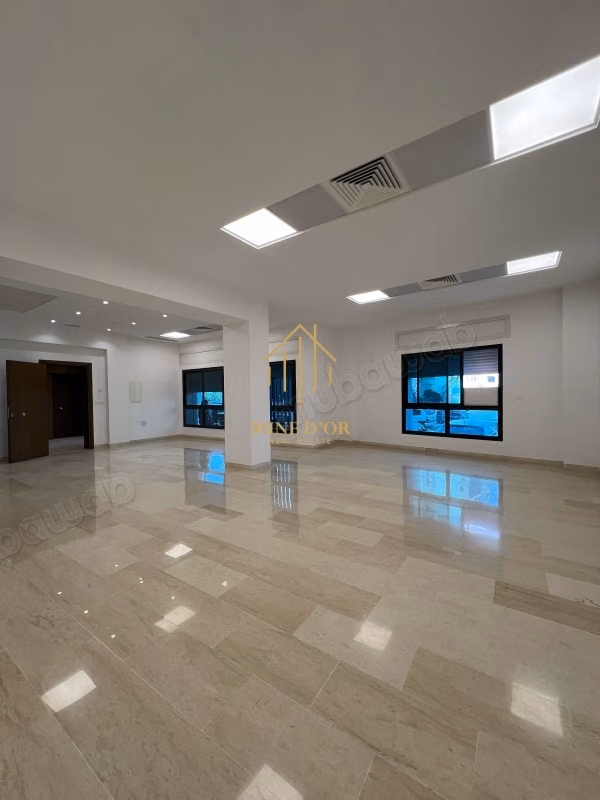 Offices for rent in Montplaisir. Area of 127 m². With garage and lift