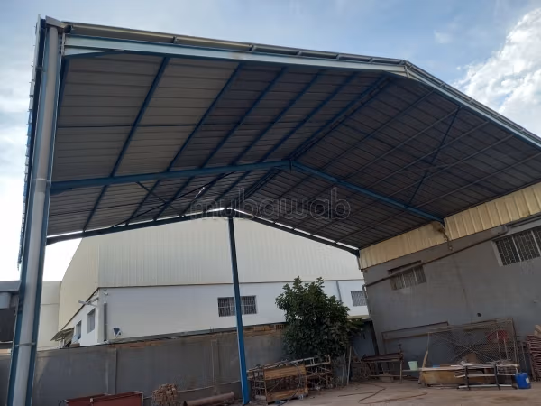 Vend local commercial à Boustane.
Surface totale 1286 m²