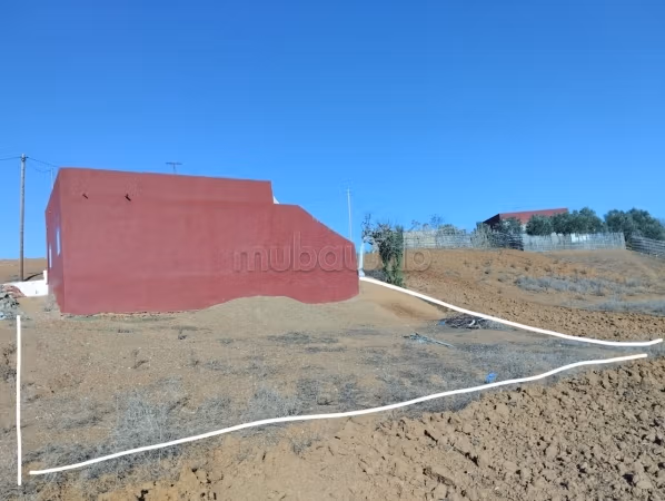 Te koop: land. Totale oppervlakte 190 m²