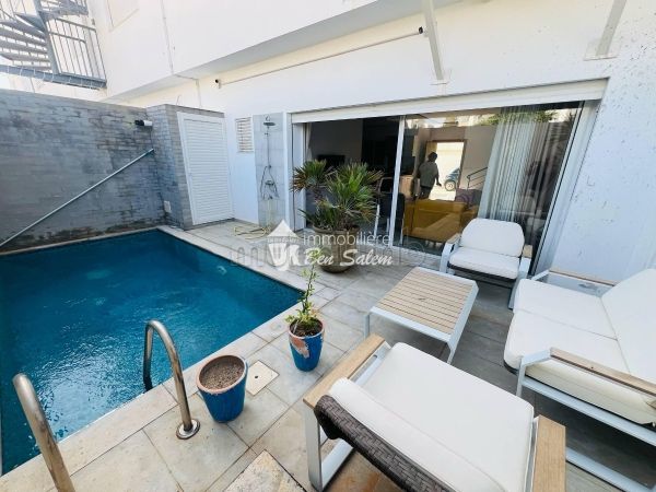 Magnifica villa in vendita a Hammamet Nord. 4 camere da letto. Piscina e aria condizionata