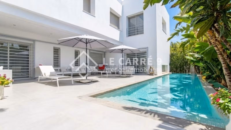 Maestosa villa in affitto a Les Berges Du Lac 2. Superficie di 581 m². Splendido giardino e comodo posto auto