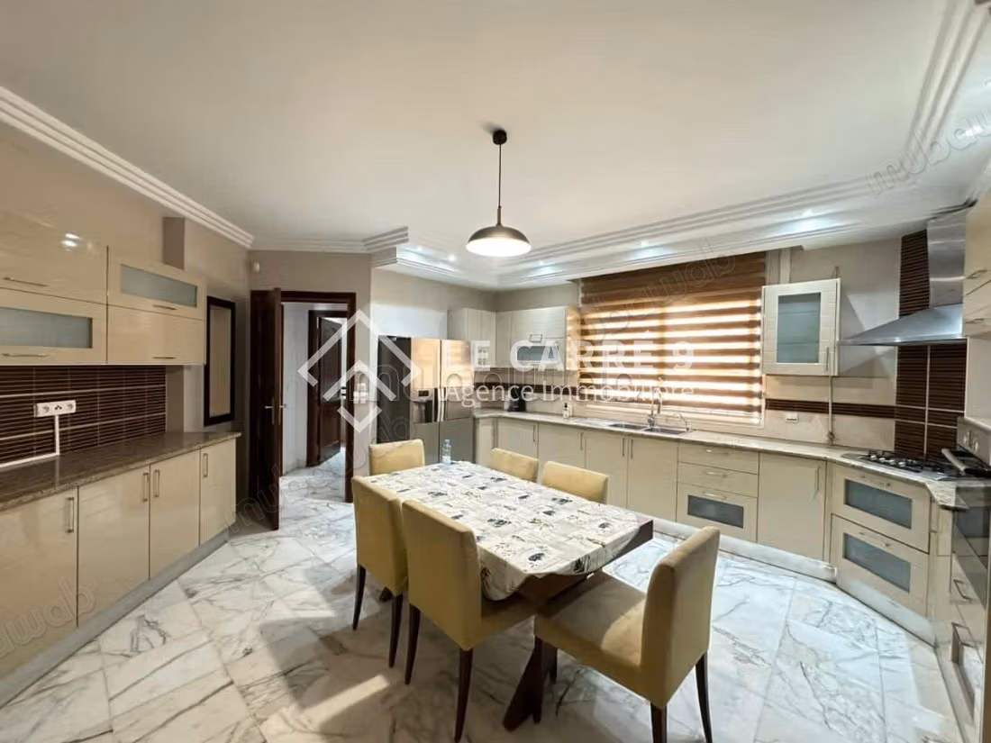 Rent your home in Cité Ennasr 2.6 large rooms. Garden and garage