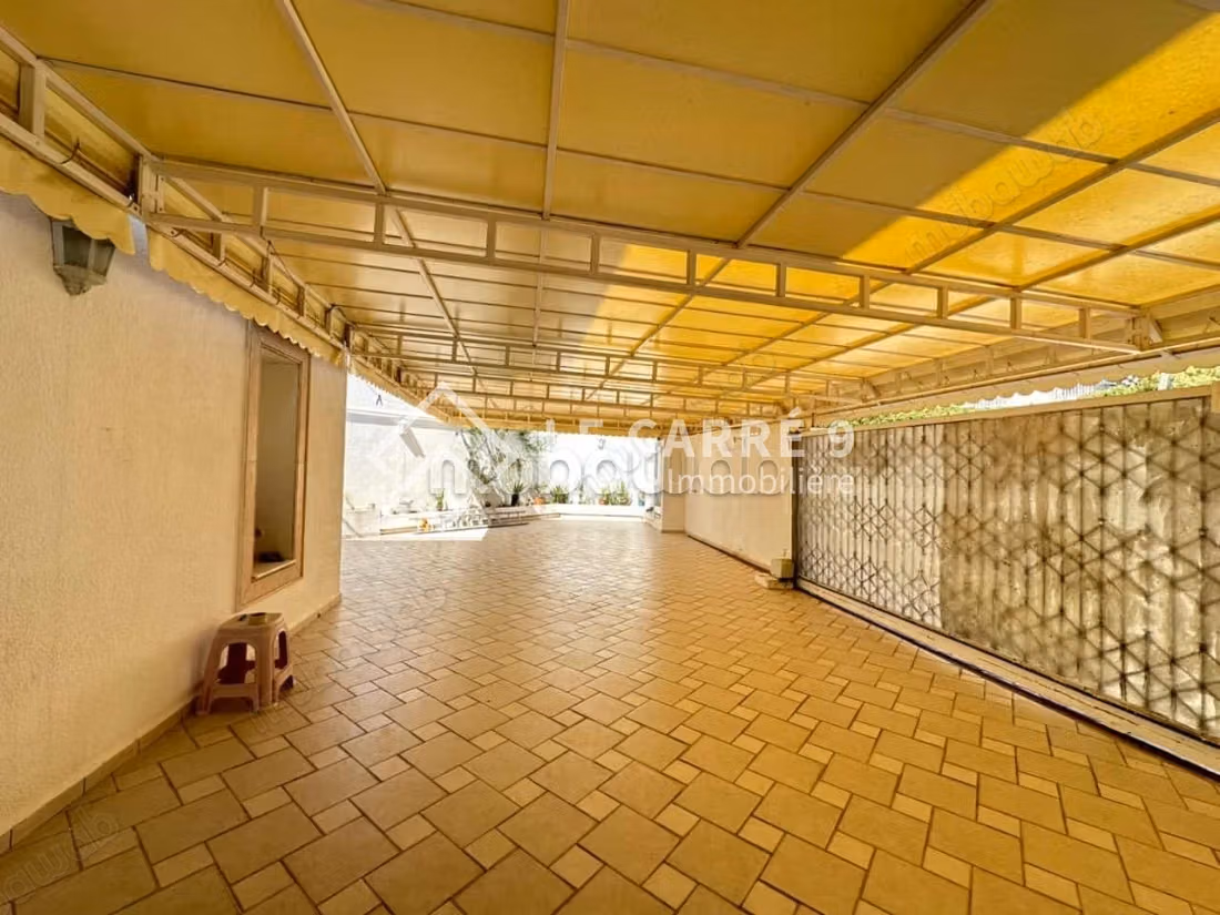 Rent your home in Cité Ennasr 2.6 large rooms. Garden and garage