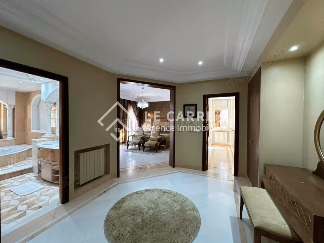 Rent your home in Cité Ennasr 2.6 large rooms. Garden and garage