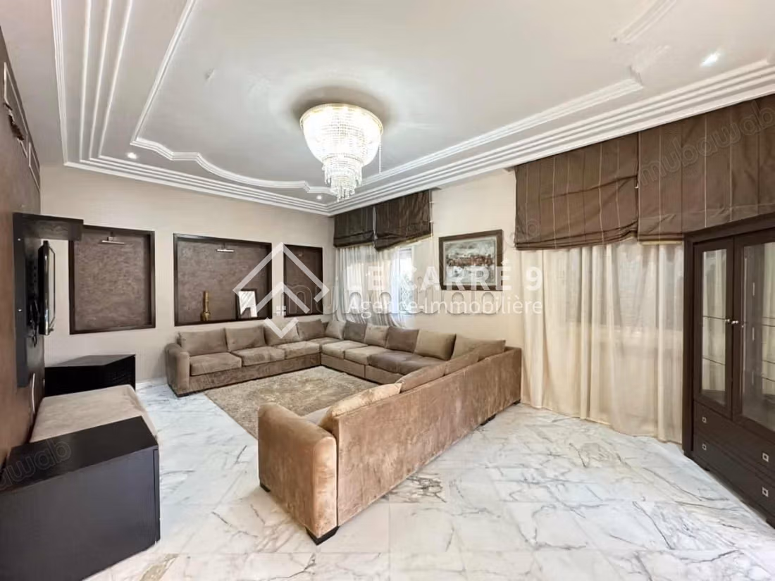 Rent your home in Cité Ennasr 2.6 large rooms. Garden and garage