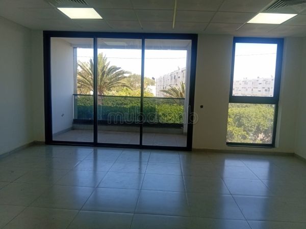Ufficio da affittare a Maârif Extension. Superficie di 54 m². Porta blindata, servizio di sicurezza