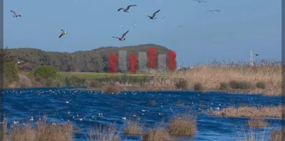 Land te koop. Oppervlakte 374 m²