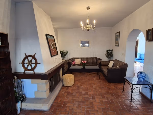 Villa di lusso in vendita a Quartier Du Soleil. 5 locali spaziosi. Porta blindata e finestre con doppi vetri