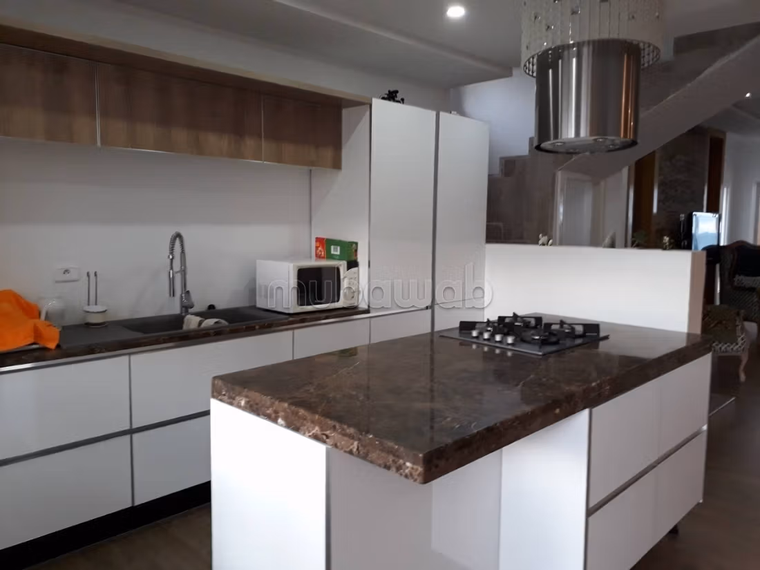 Luxury Villa for rent in Chott Meriem. Dimension 300 m². Cellar
