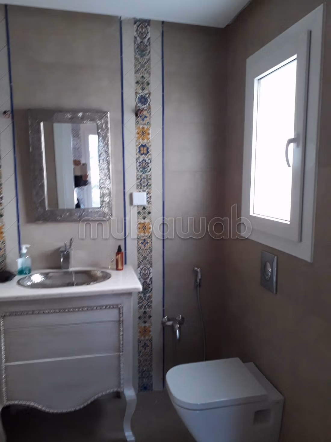 Luxury Villa for rent in Chott Meriem. Dimension 300 m². Cellar