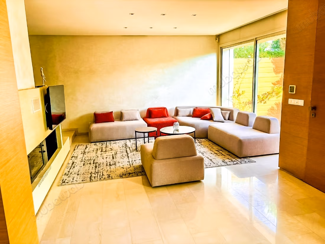 Apartment for rent in Souissi. 4 rooms. Attic