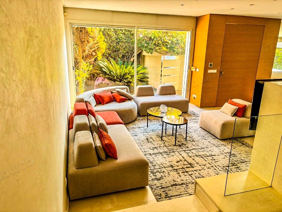 Apartment for rent in Souissi. 4 rooms. Attic