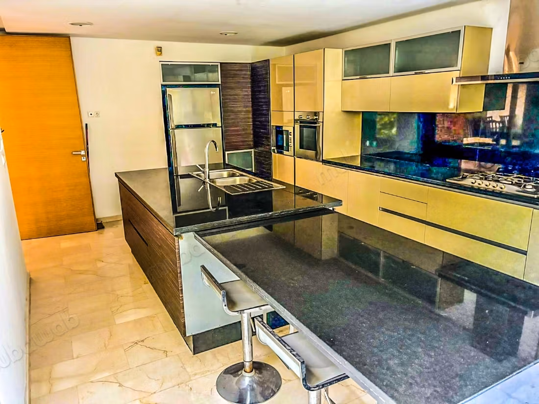 Apartment for rent in Souissi. 4 rooms. Attic