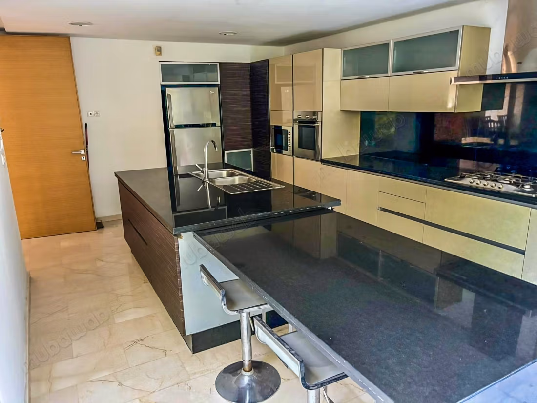 Apartment for rent in Souissi. 4 rooms. Attic
