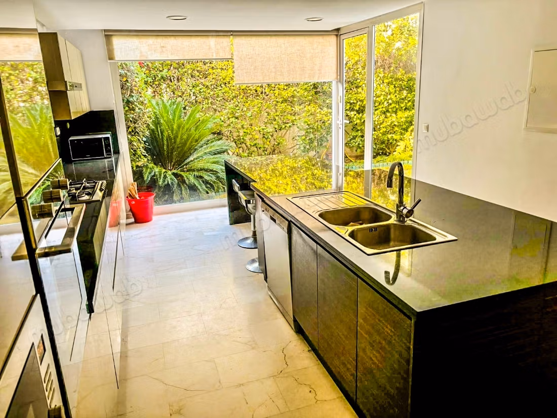 Apartment for rent in Souissi. 4 rooms. Attic