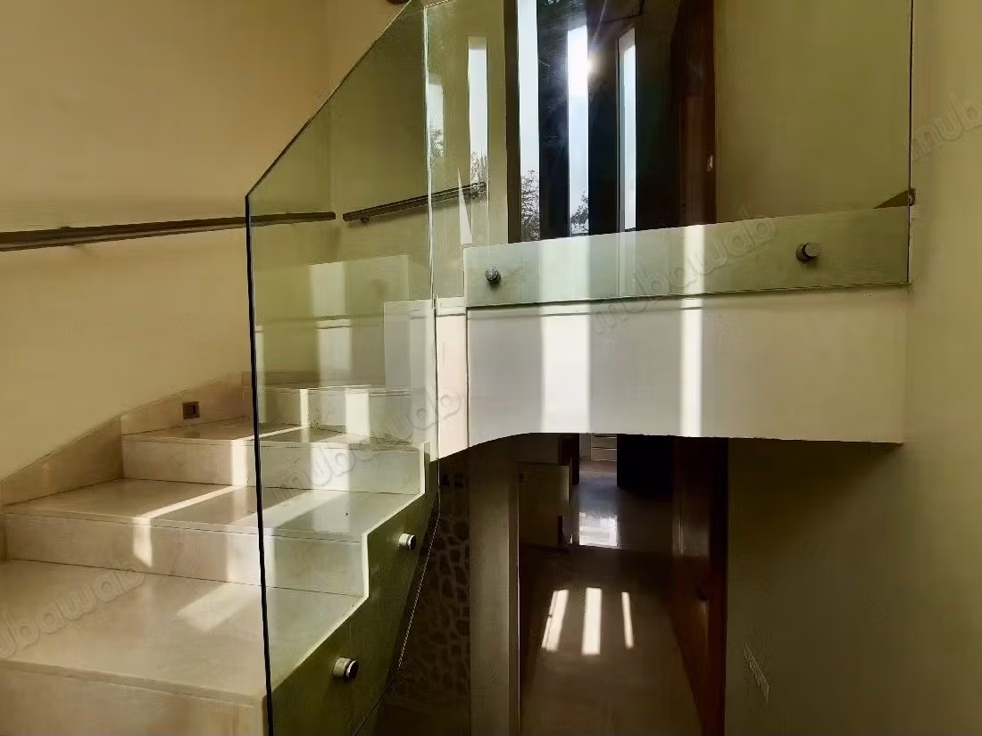 Apartment for rent in Souissi. 4 rooms. Attic