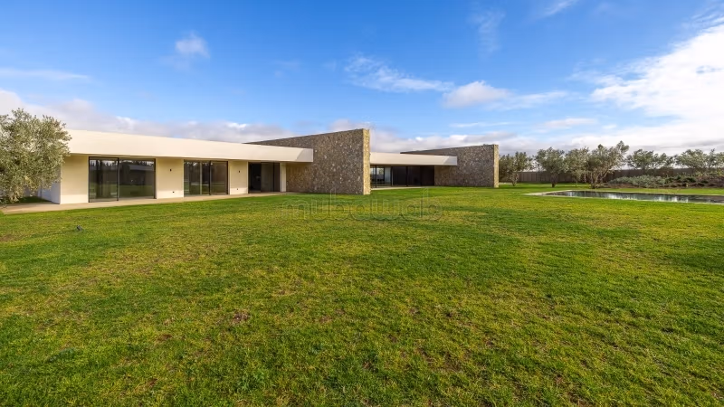Luxury Villa for sale in Route de Tahanaout. 17 rooms. Quiet sorroundings with mountain view, double glazing