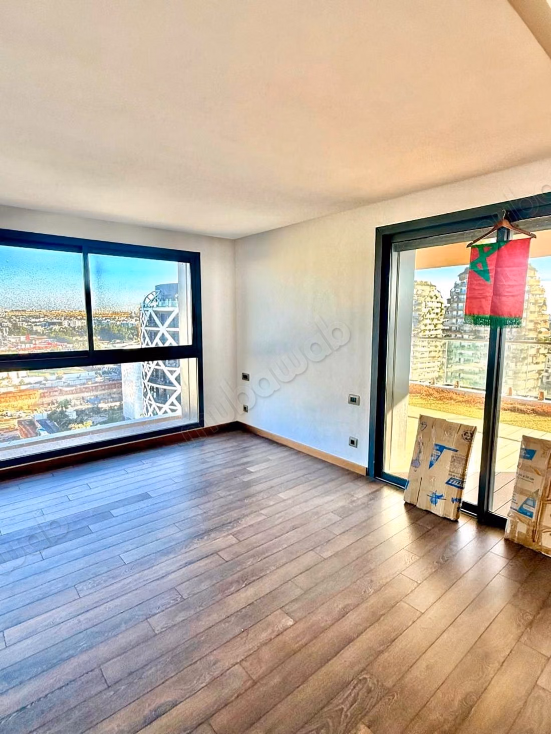 À VENDRE, Duplex de prestige avec terrasses et piscine