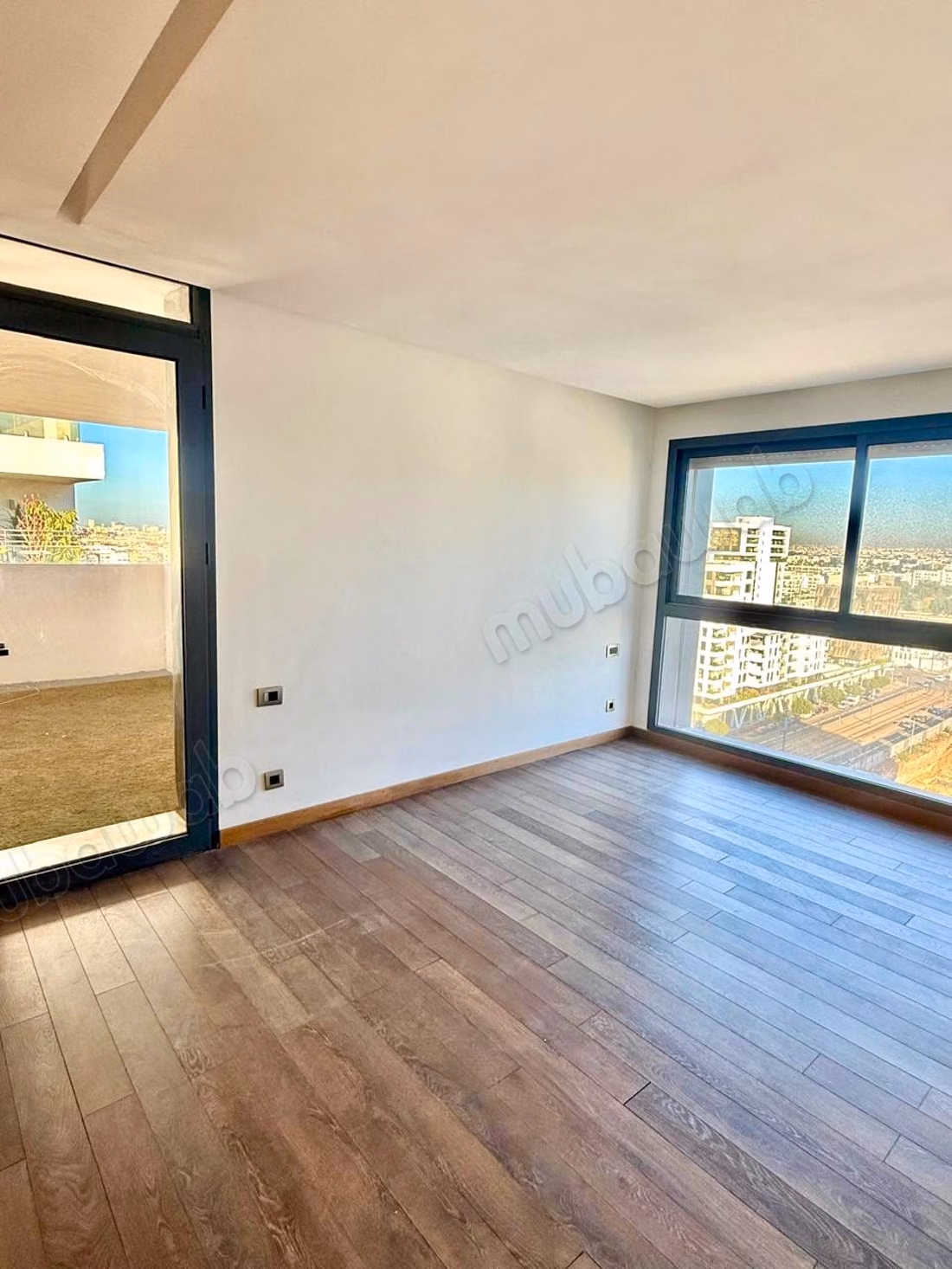 À VENDRE, Duplex de prestige avec terrasses et piscine