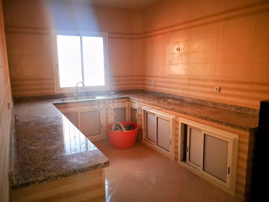 Appartement à louer vide 3 chambres situé à Massar