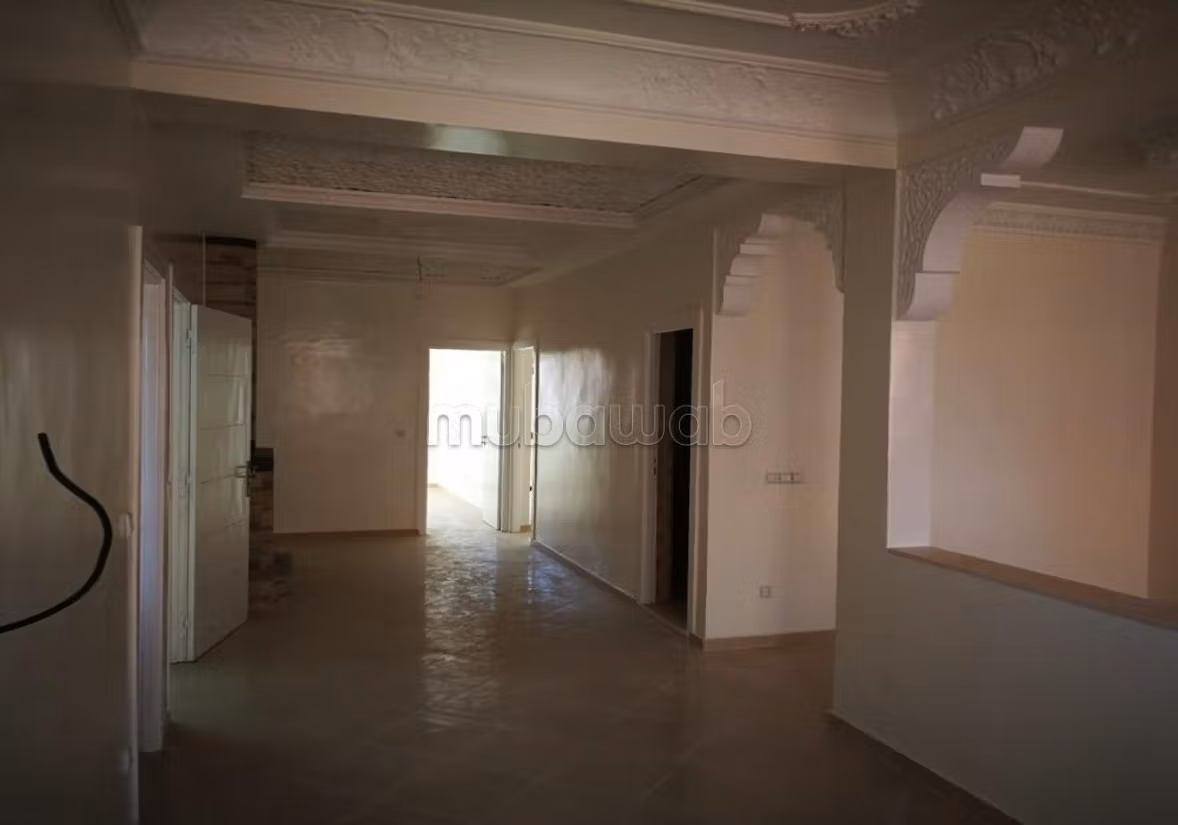 Appartement à louer vide 3 chambres situé à Massar