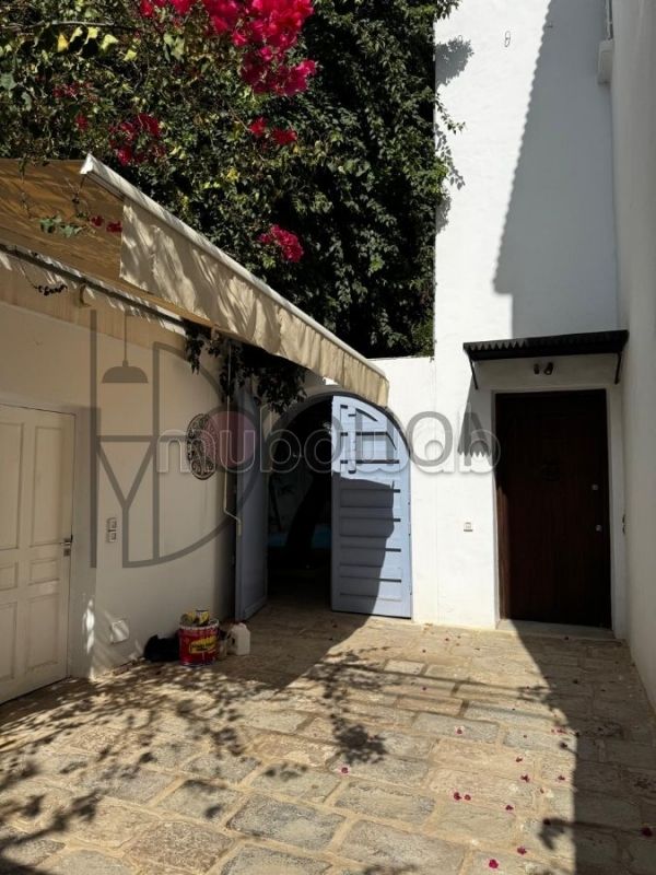 Find a house to rent in Cité Caravelles. 6 beautiful rooms. Usable fireplace, caretaker service