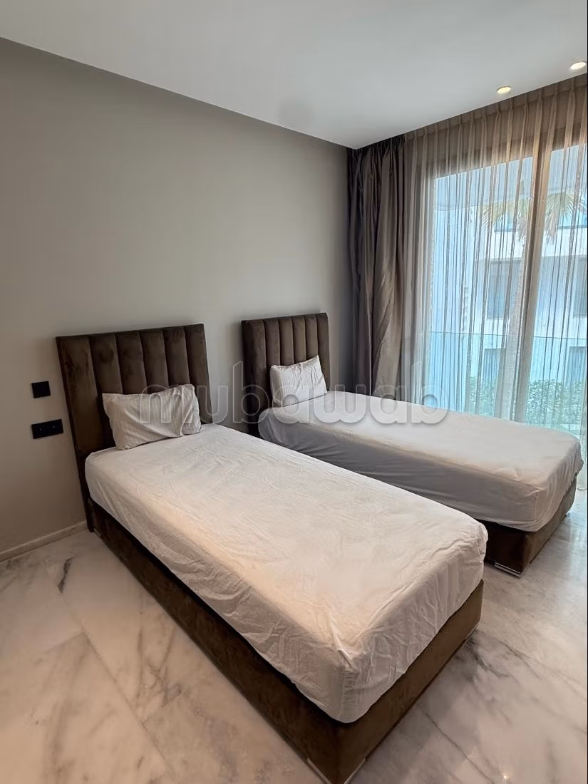 Precioso piso en alquiler en Sania. Superficie de 180 m². Está amueblado con buen gusto