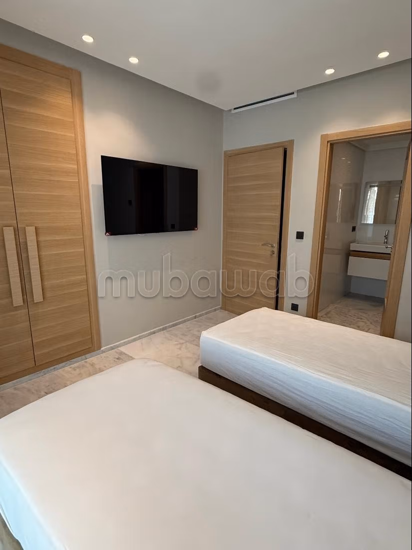 Precioso piso en alquiler en Sania. Superficie de 180 m². Está amueblado con buen gusto