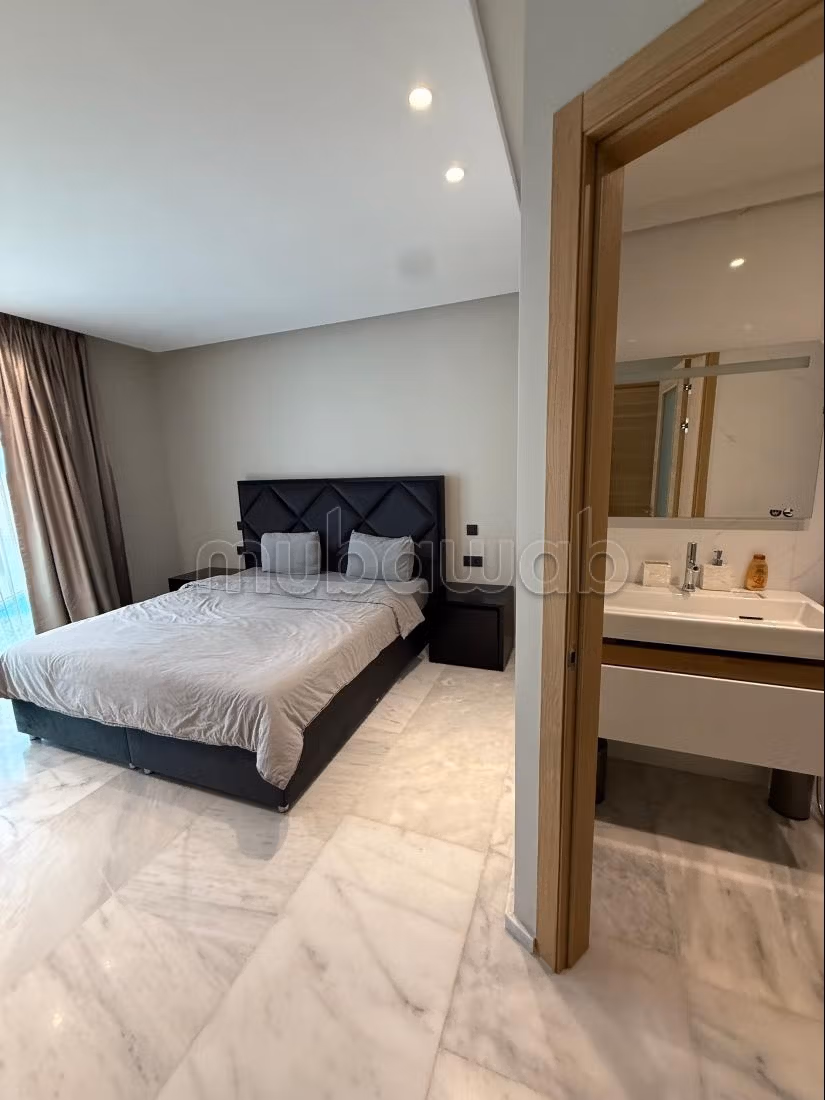 Precioso piso en alquiler en Sania. Superficie de 180 m². Está amueblado con buen gusto