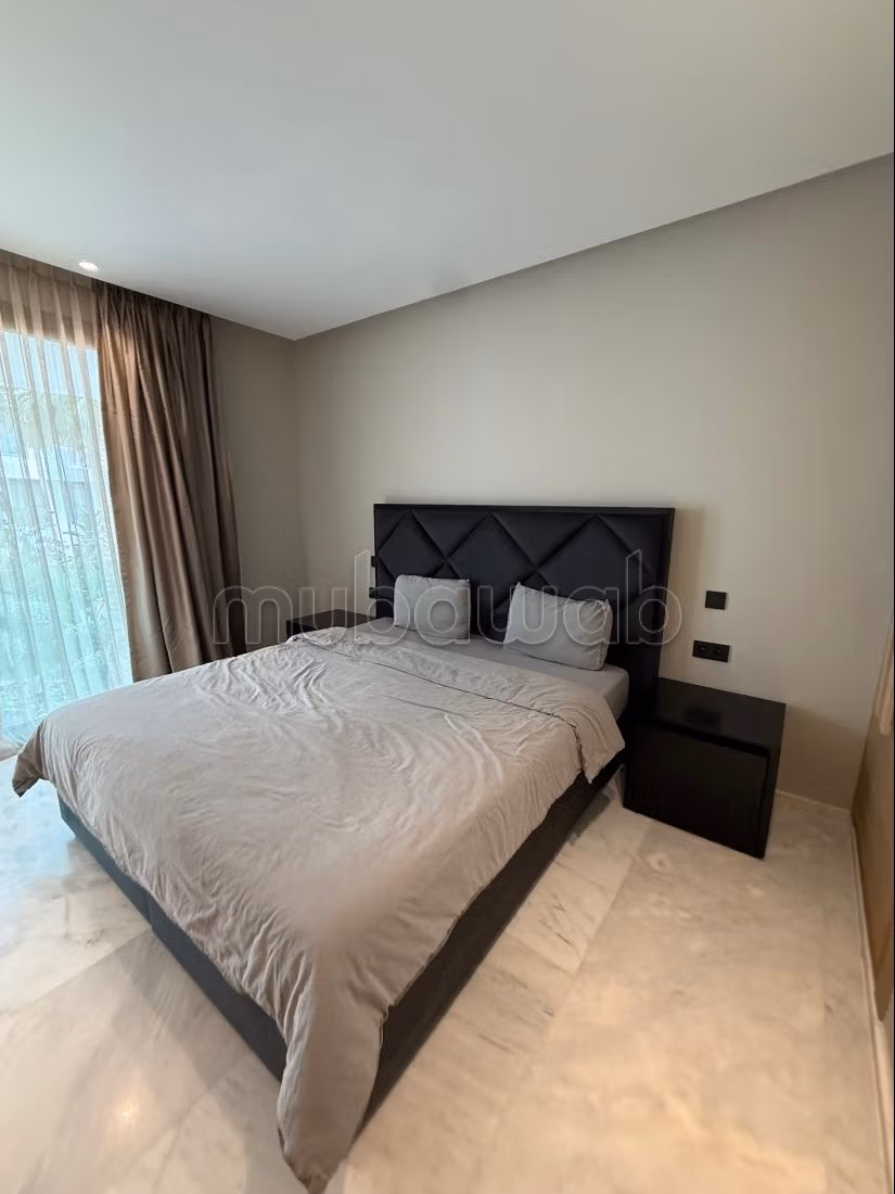 Precioso piso en alquiler en Sania. Superficie de 180 m². Está amueblado con buen gusto
