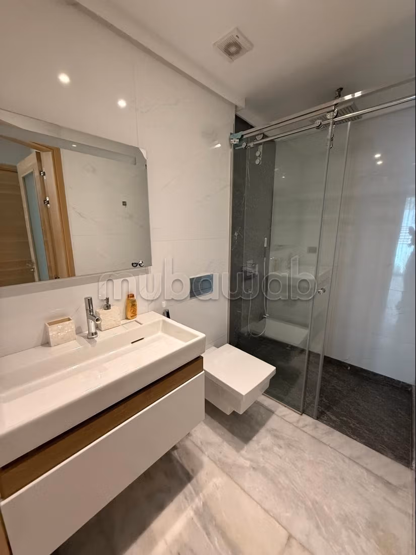 Precioso piso en alquiler en Sania. Superficie de 180 m². Está amueblado con buen gusto