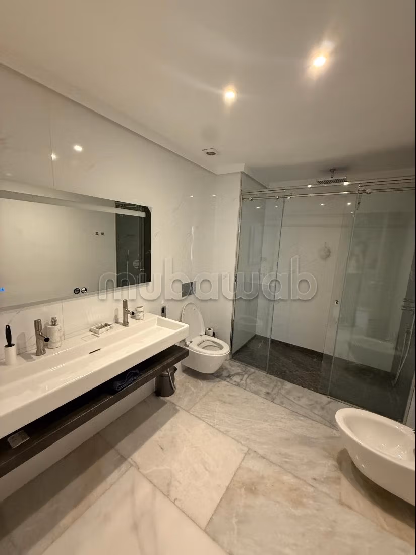 Precioso piso en alquiler en Sania. Superficie de 180 m². Está amueblado con buen gusto