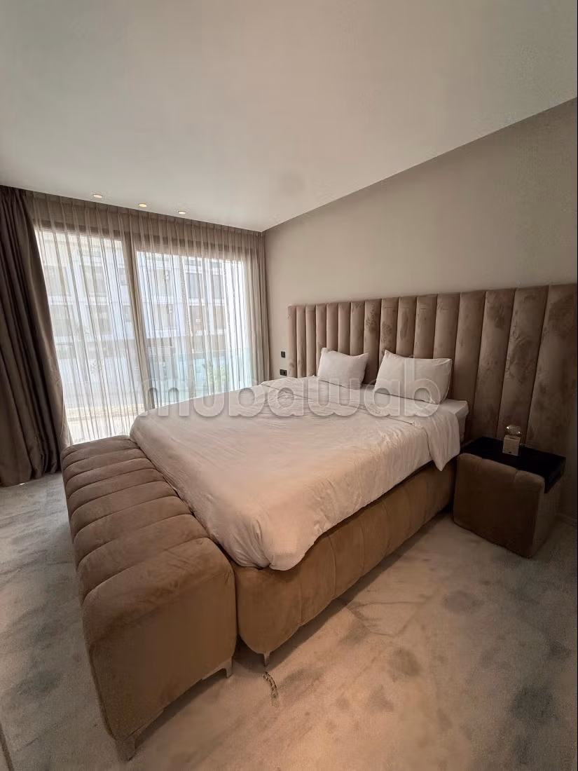 Precioso piso en alquiler en Sania. Superficie de 180 m². Está amueblado con buen gusto
