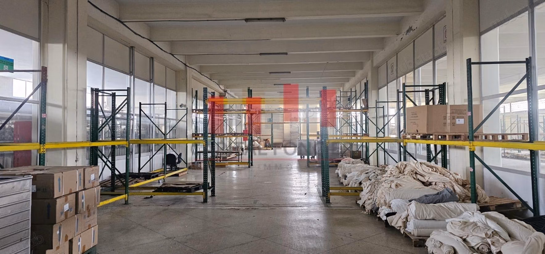 Exclusivité Unité industrielle de 5.700 m2 en étage avec 2 montes charges a la location idéal pour activité de production ou stockage