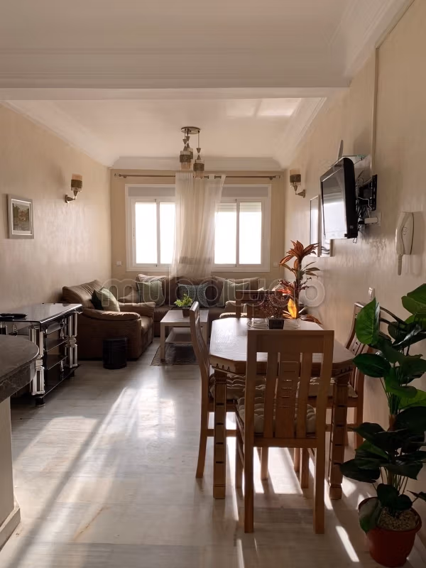 Piso en venta en Boukhalef. Superficie de 60 m². Residencia con conserje, piscine grande