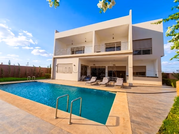 Belle villa de compagne à vendre ou à Louer Vide
