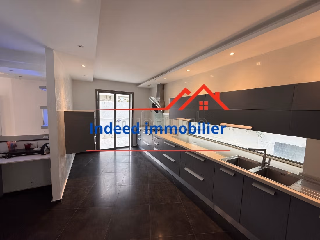 A Vendre Superbe Villa Moderne a Menzah 6