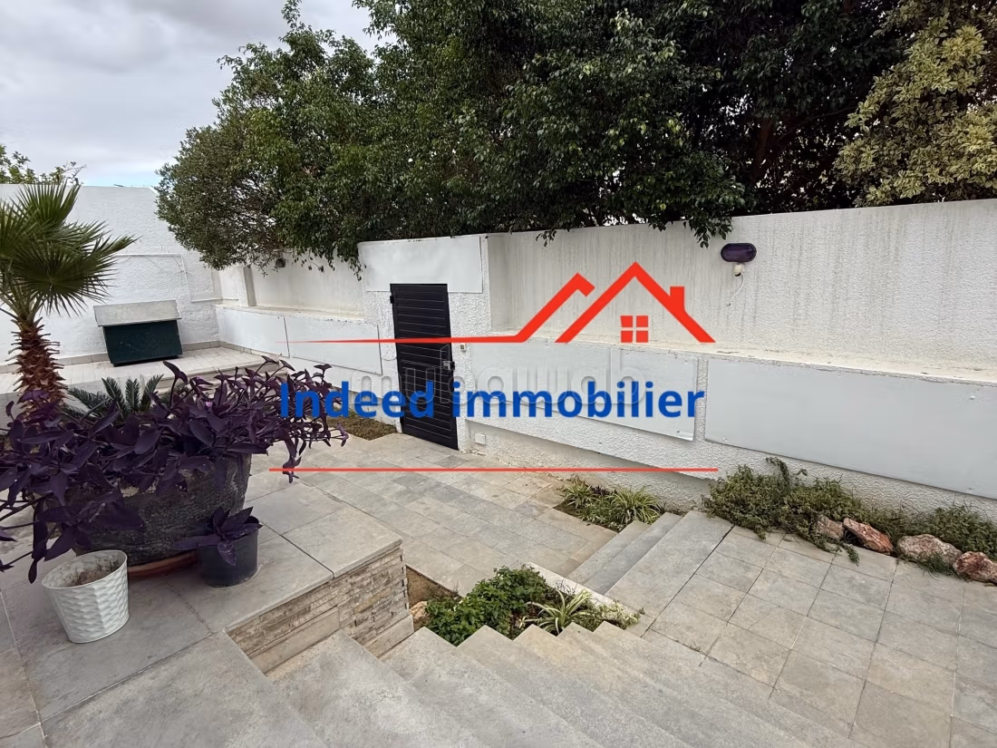 A Vendre Superbe Villa Moderne a Menzah 6