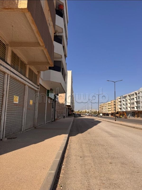 Local commercial en vente à Route ain Chkaf.
Surface totale 170 m²