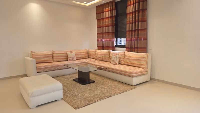Splendido appartamento in affitto a Agdal. Superficie 130 m². Ammobiliato