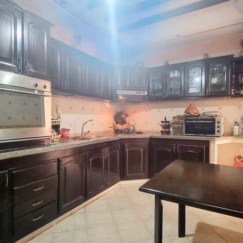 Apartment to purchase in Les Hôpitaux. 5 large living areas. Carpark and garden