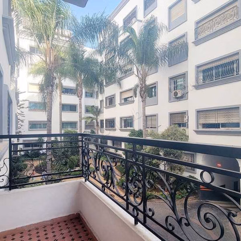 Apartment to purchase in Les Hôpitaux. 5 large living areas. Carpark and garden