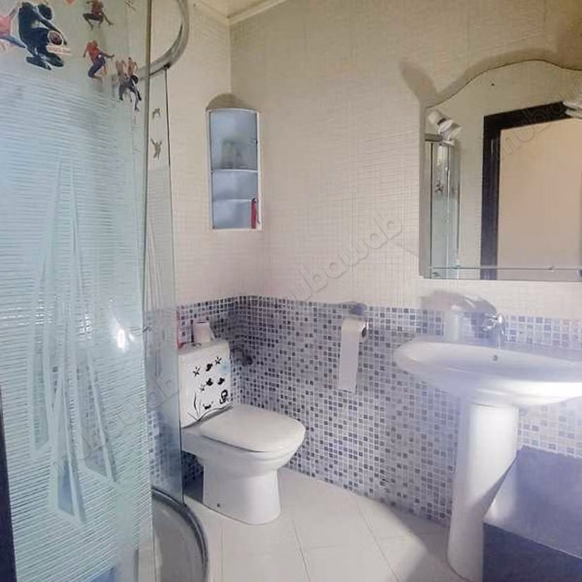 Apartment to purchase in Les Hôpitaux. 5 large living areas. Carpark and garden