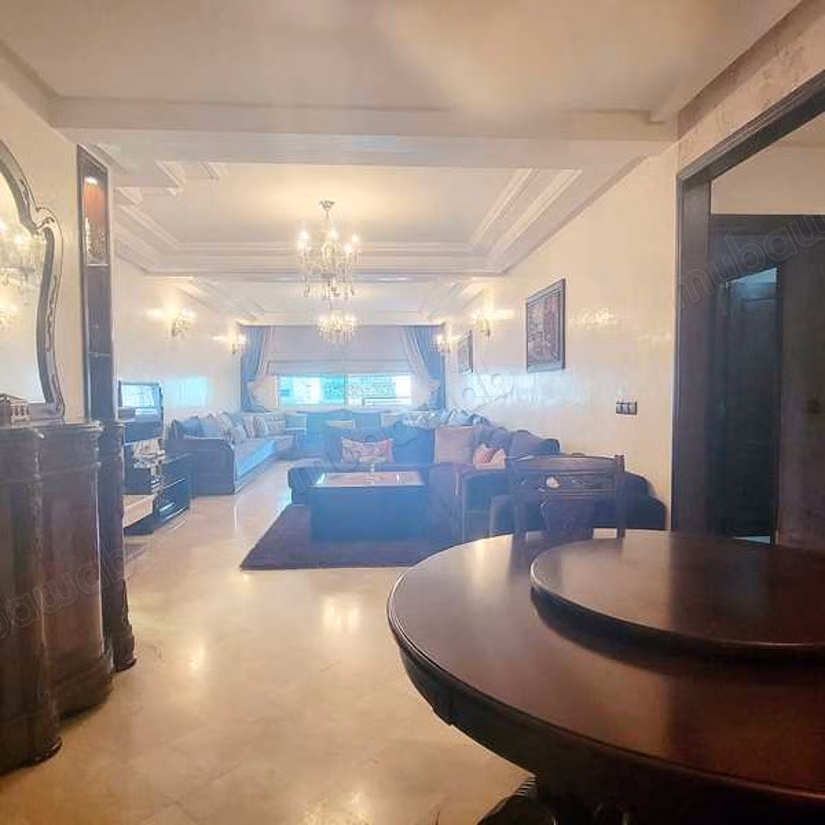 Apartment to purchase in Les Hôpitaux. 5 large living areas. Carpark and garden